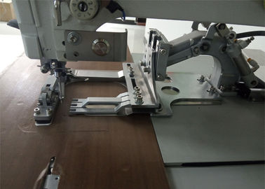 Witte Grote Naaimachine voor Lingerie, het Damesslipje die van de Damesbustehouder Machine maken leverancier