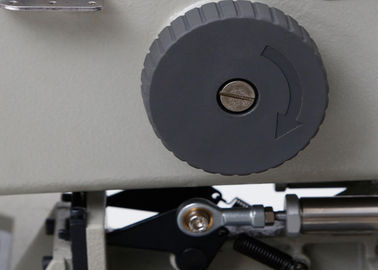 Elektrisch Geautomatiseerd Naaimachine Op zwaar werk berekend DP X 17 # 18 Naaldgrootte leverancier